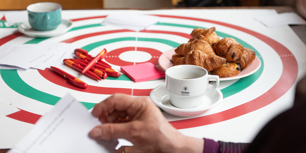 Foto van workshop met koffie en croissants tijdens Labolunch Wijklabo Borgerhout. Het district Borgerhout gaat verder met de Wijklabo’s. In maart starten 2 Wijklabo's: Wijklabo Betere Buurt en Wijklabo Boelaerbuurt.